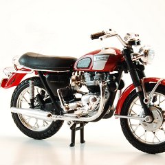 Maisto Triumph 750